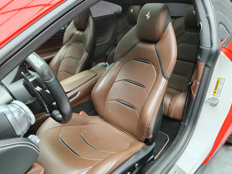 Ferrari GTC4 Lusso foto 22