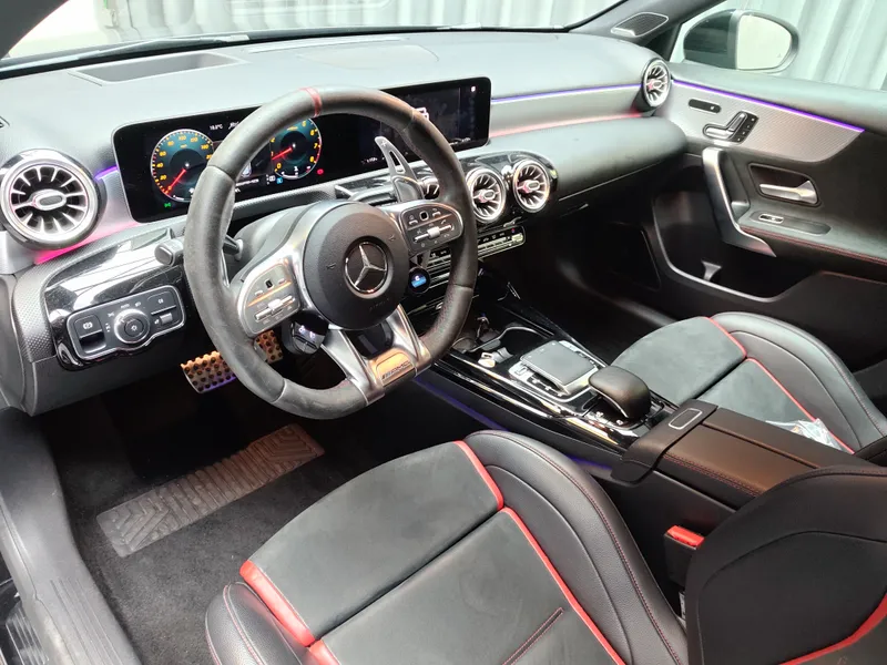 Mercedes Benz A 35 AMG foto 9