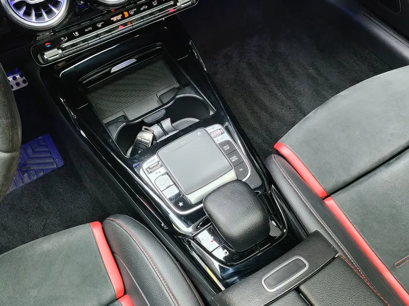 Mercedes Benz A 35 AMG foto 17