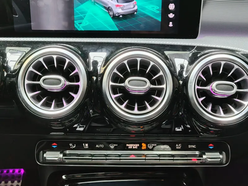 Mercedes Benz A 35 AMG foto 15