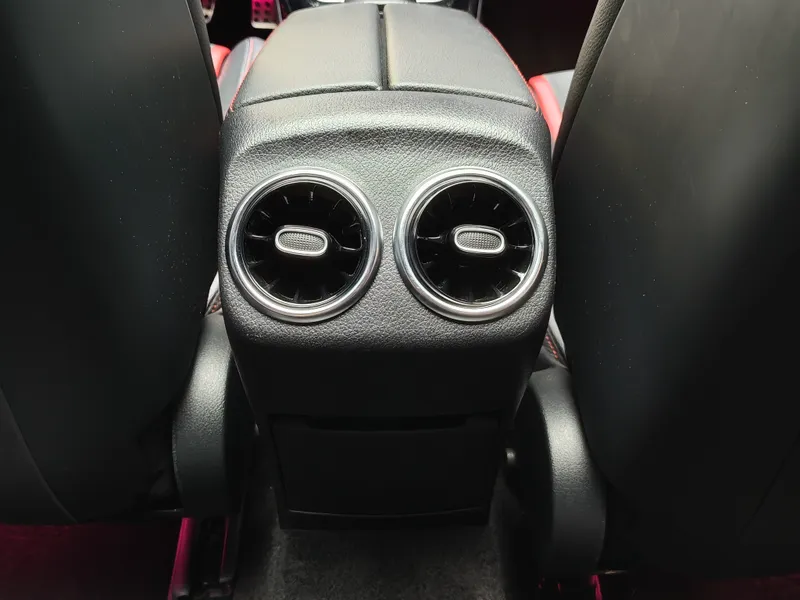 Mercedes Benz A 35 AMG foto 18