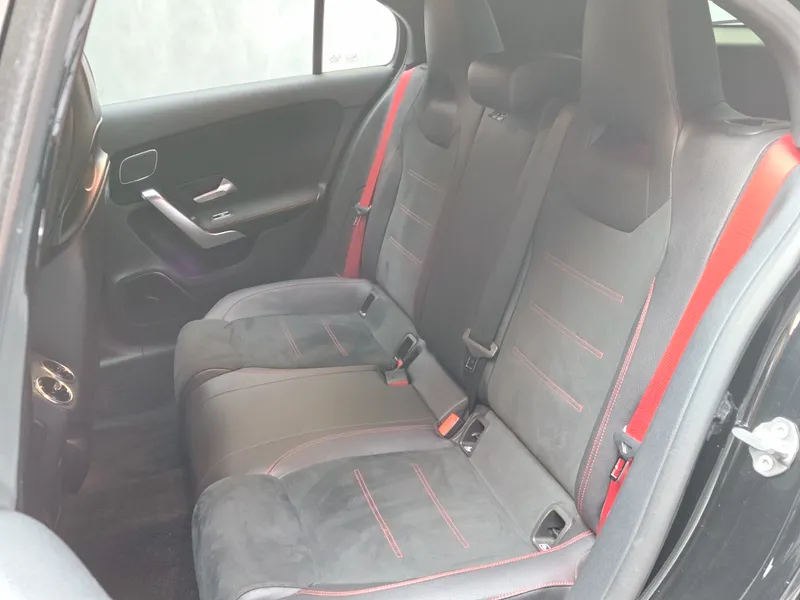 Mercedes Benz A 35 AMG foto 24