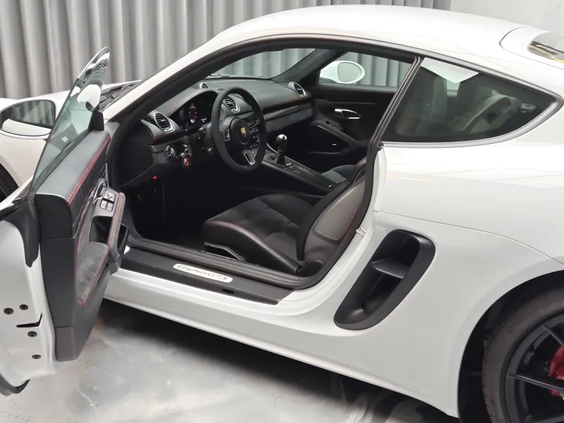Porsche 718 Cayman foto 8