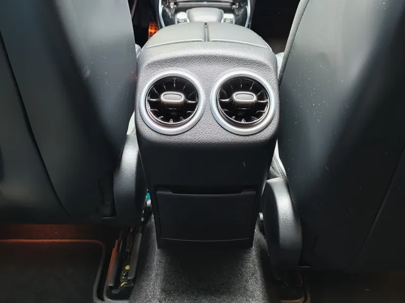 Mercedes Benz A 35 AMG foto 24