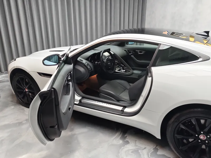Jaguar F-Type foto 8