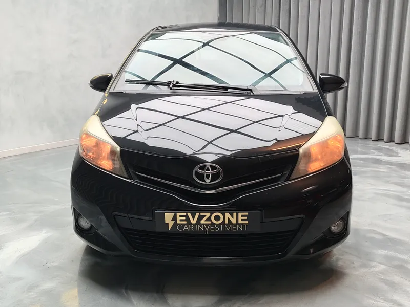Toyota Yaris foto 2