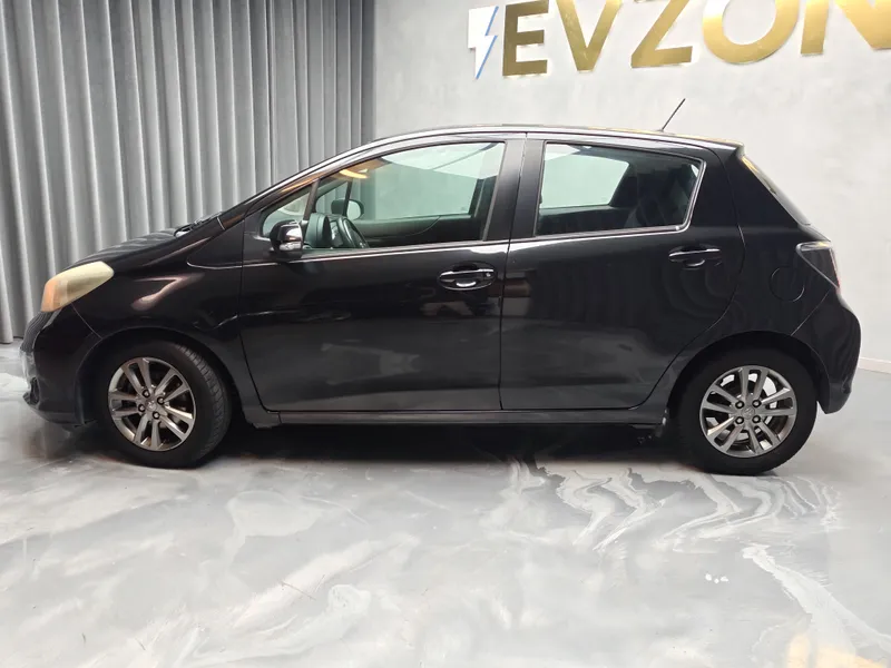 Toyota Yaris foto 4
