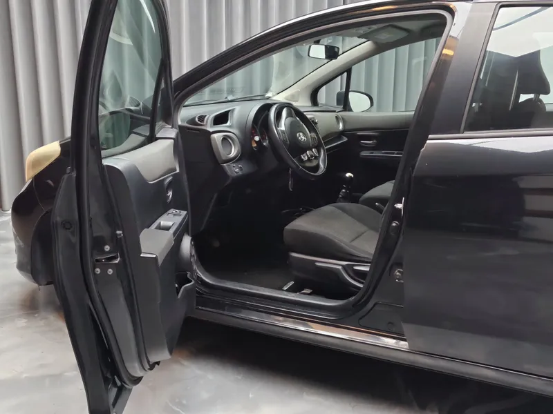 Toyota Yaris foto 8