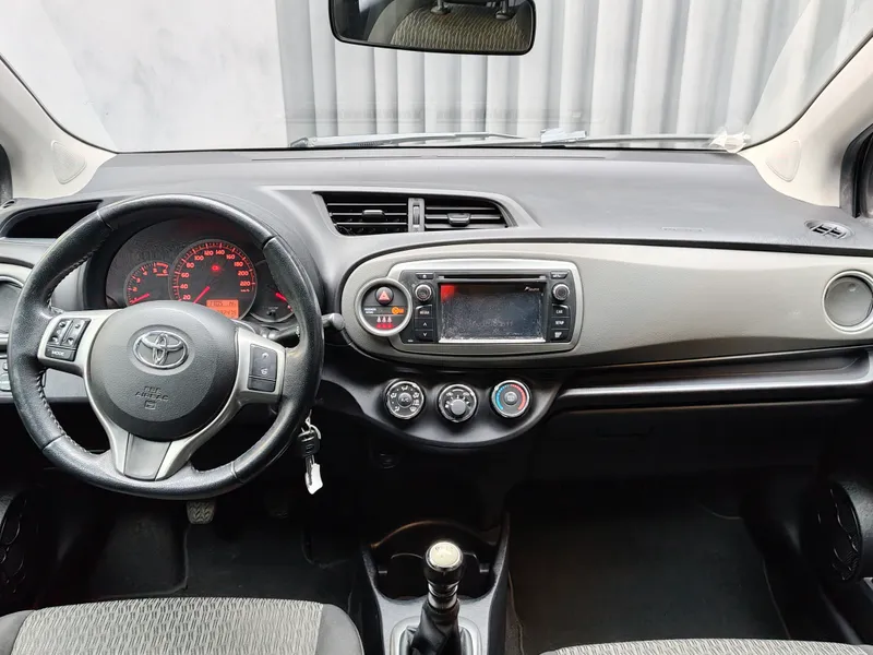 Toyota Yaris foto 10