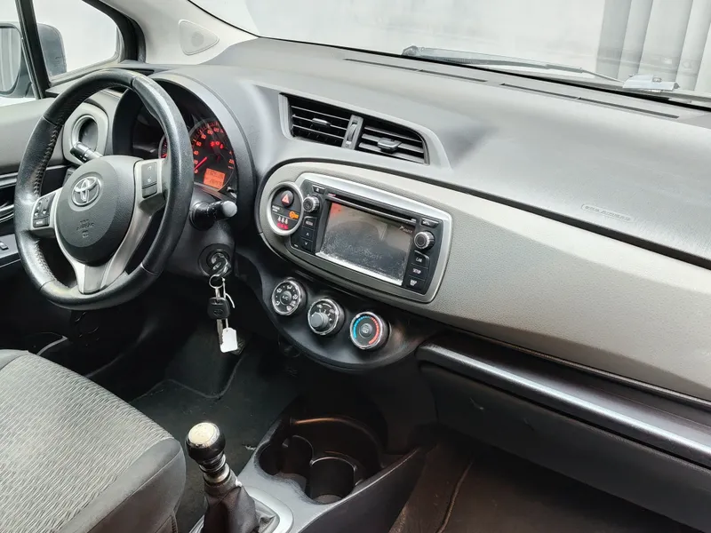 Toyota Yaris foto 11