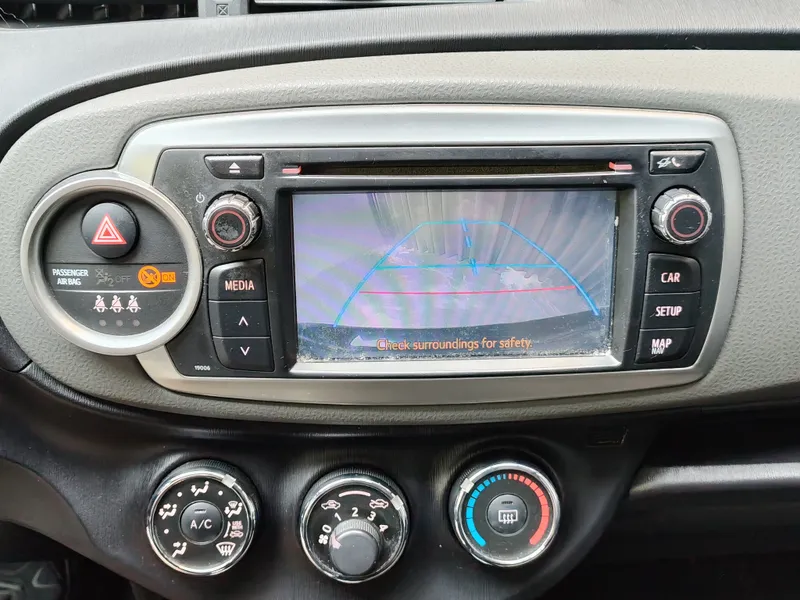 Toyota Yaris foto 14