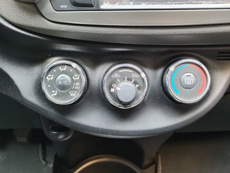 Toyota Yaris foto 15