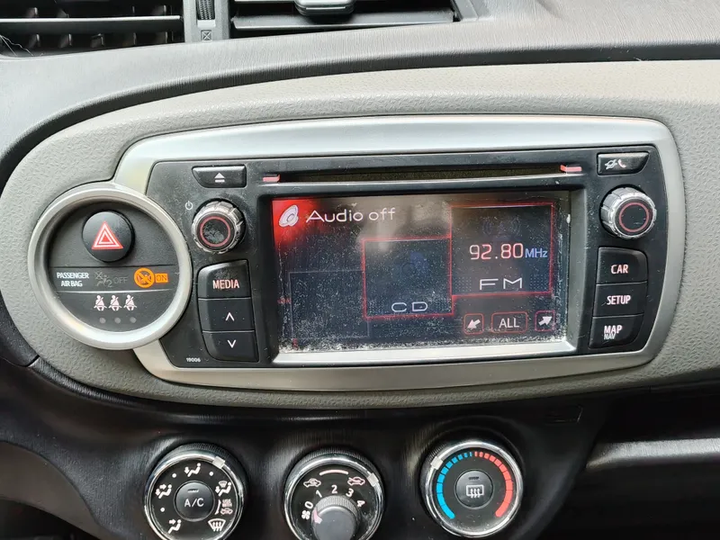 Toyota Yaris foto 13