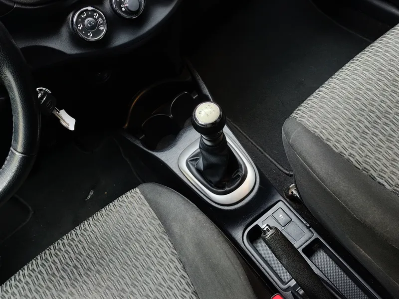 Toyota Yaris foto 16
