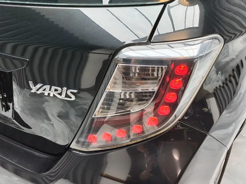 Toyota Yaris foto 24