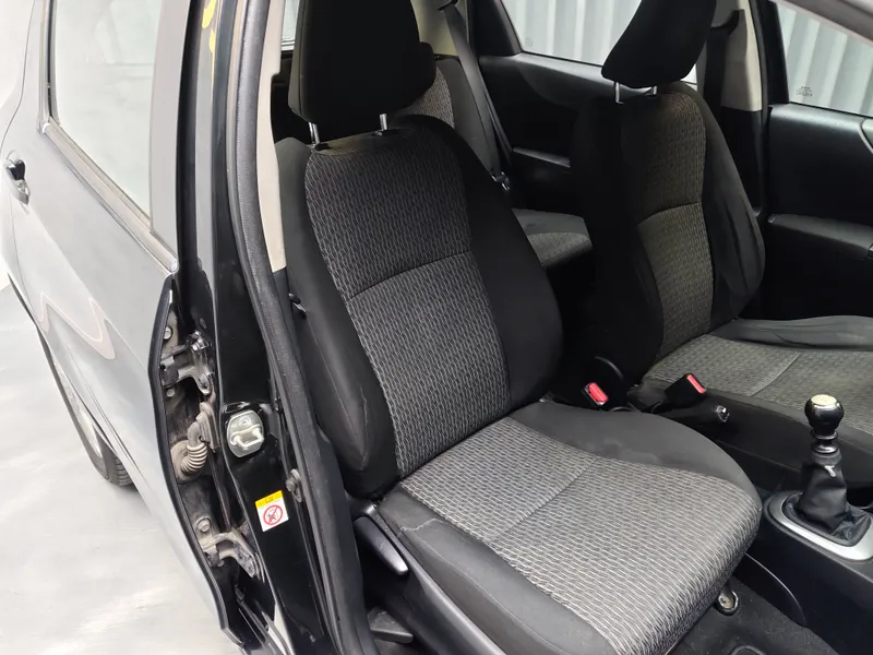 Toyota Yaris foto 18