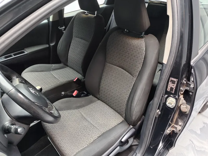 Toyota Yaris foto 17