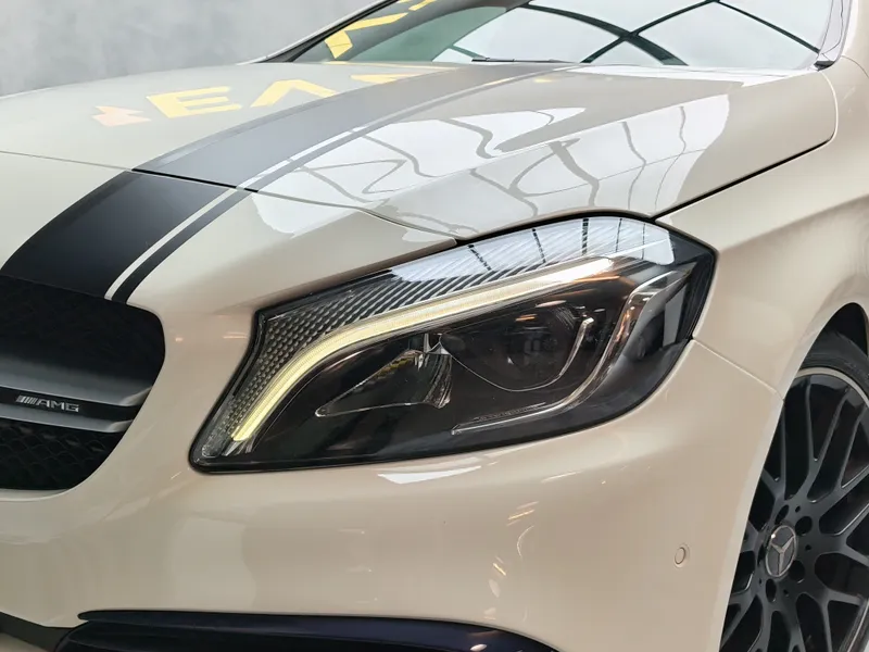 Mercedes Benz A 45 AMG foto 21