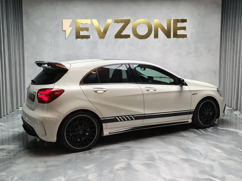 Mercedes Benz A 45 AMG foto 7