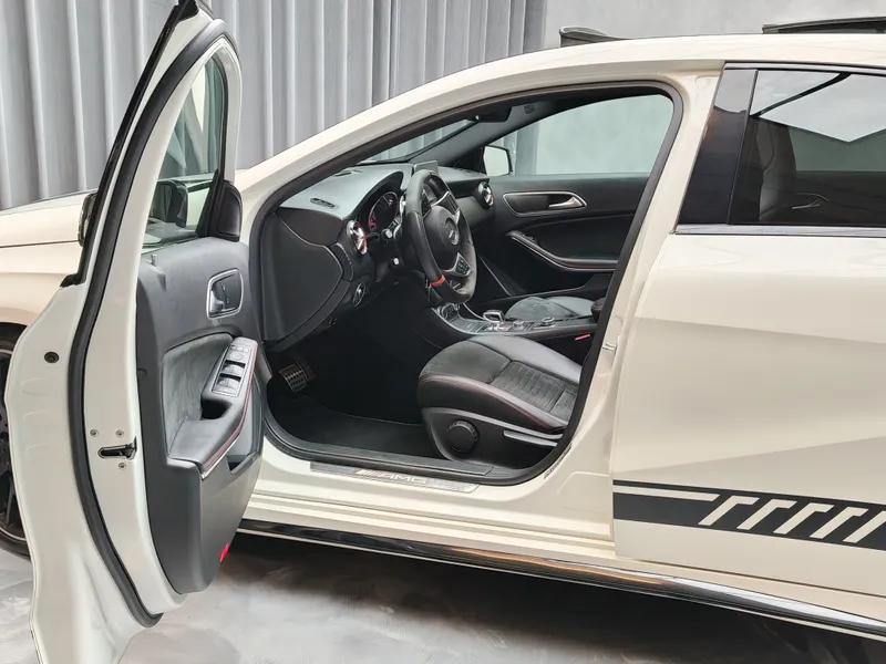 Mercedes Benz A 45 AMG foto 8