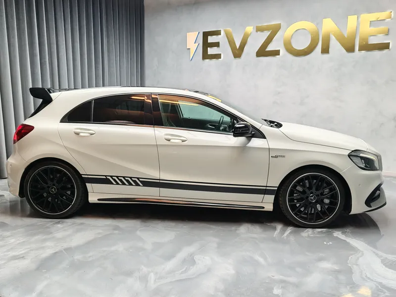 Mercedes Benz A 45 AMG foto 6