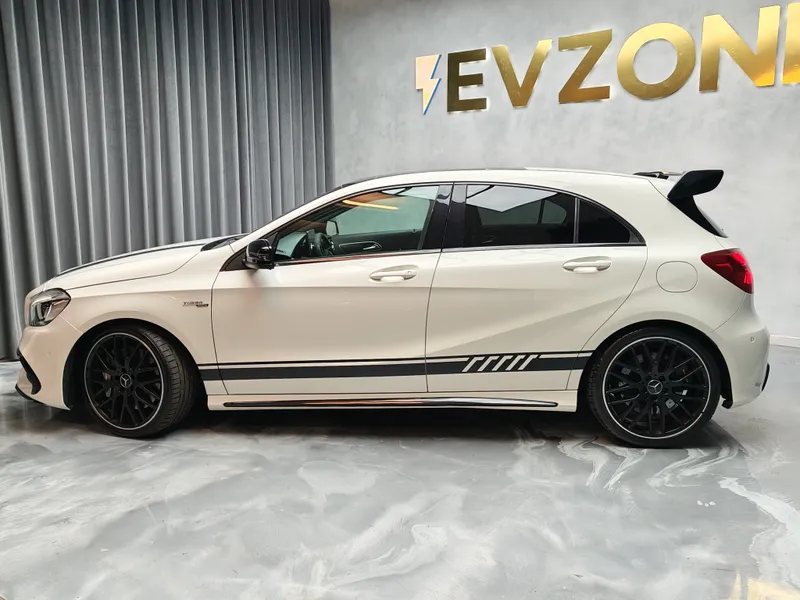 Mercedes Benz A 45 AMG foto 4