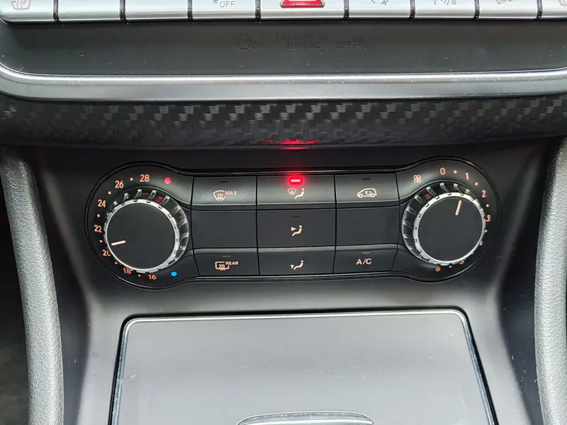 Mercedes Benz A 45 AMG foto 16