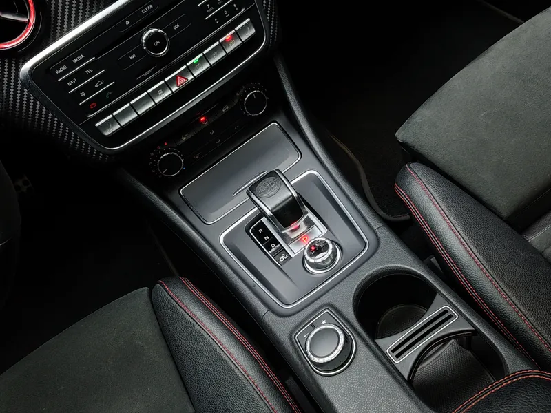 Mercedes Benz A 45 AMG foto 17
