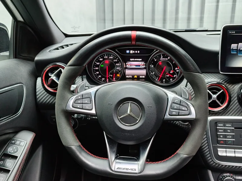 Mercedes Benz A 45 AMG foto 12