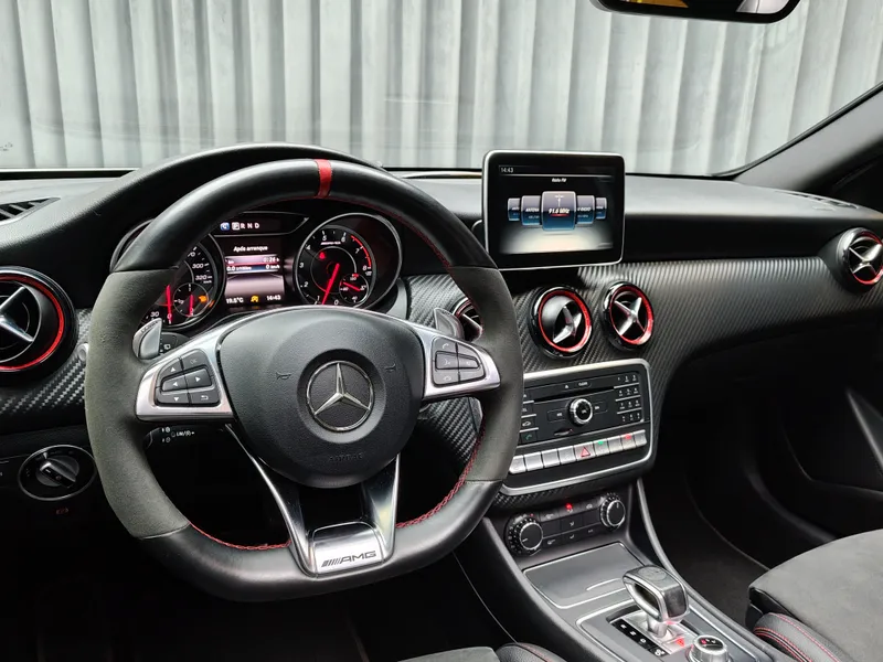 Mercedes Benz A 45 AMG foto 9