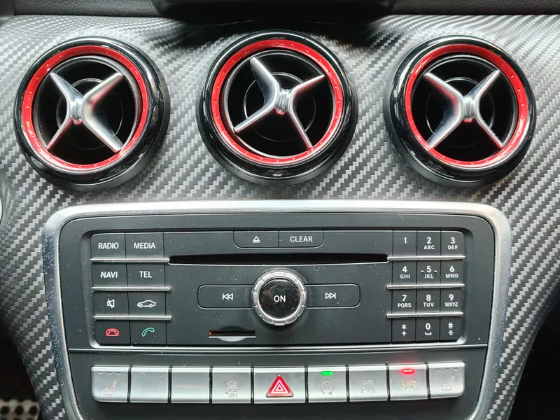 Mercedes Benz A 45 AMG foto 15