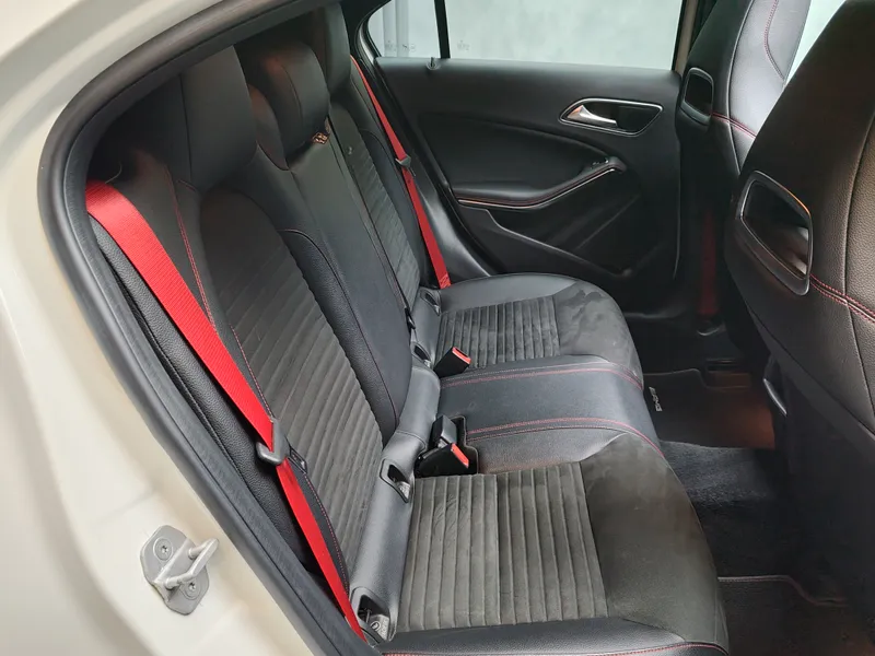 Mercedes Benz A 45 AMG foto 20