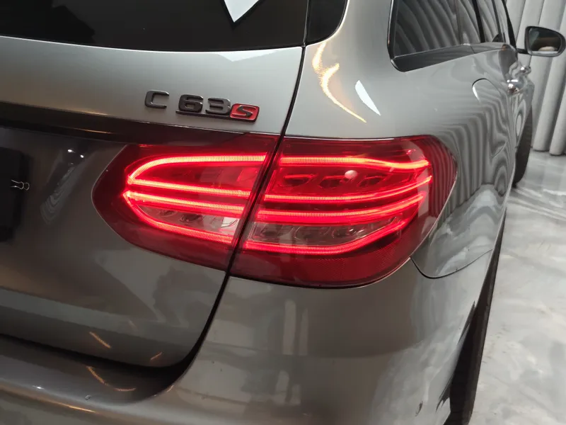 Mercedes Benz C 63 AMG foto 25