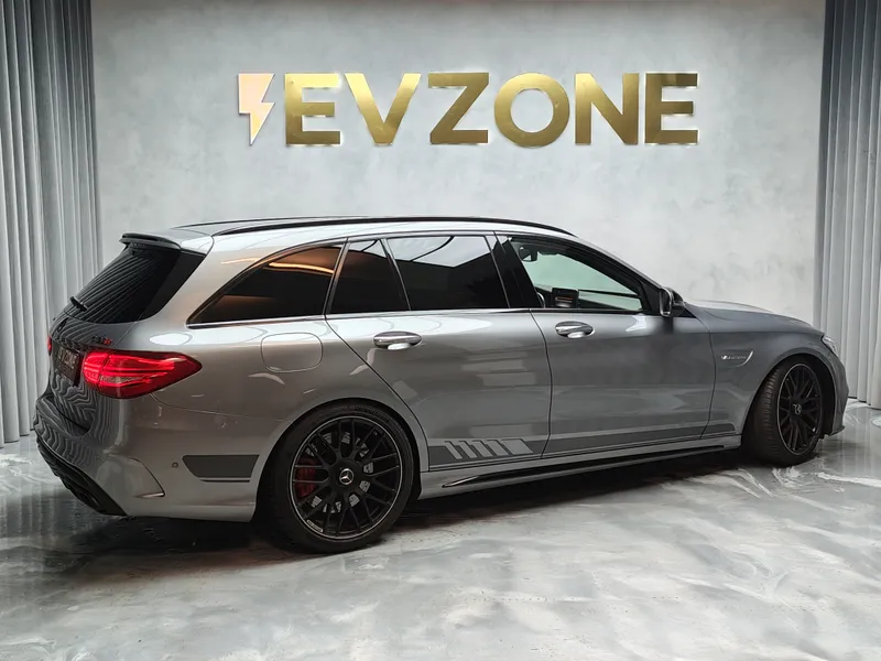Mercedes Benz C 63 AMG foto 7