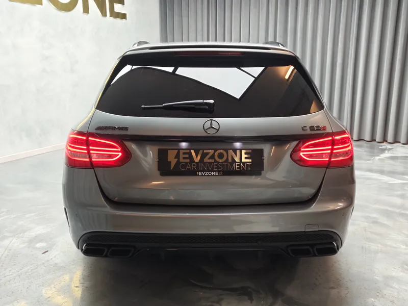 Mercedes Benz C 63 AMG foto 5