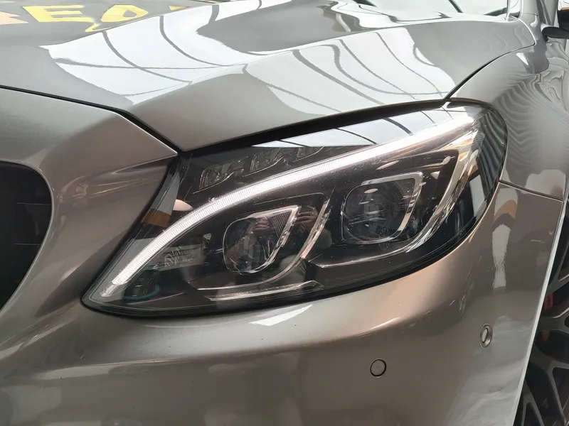 Mercedes Benz C 63 AMG foto 24