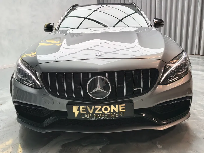 Mercedes Benz C 63 AMG foto 2