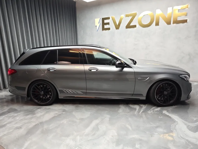 Mercedes Benz C 63 AMG foto 6