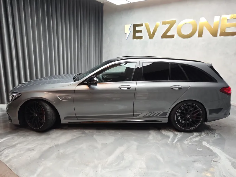 Mercedes Benz C 63 AMG foto 4