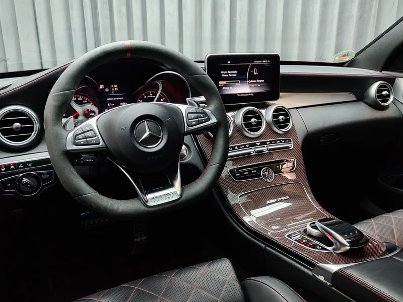 Mercedes Benz C 63 AMG foto 8