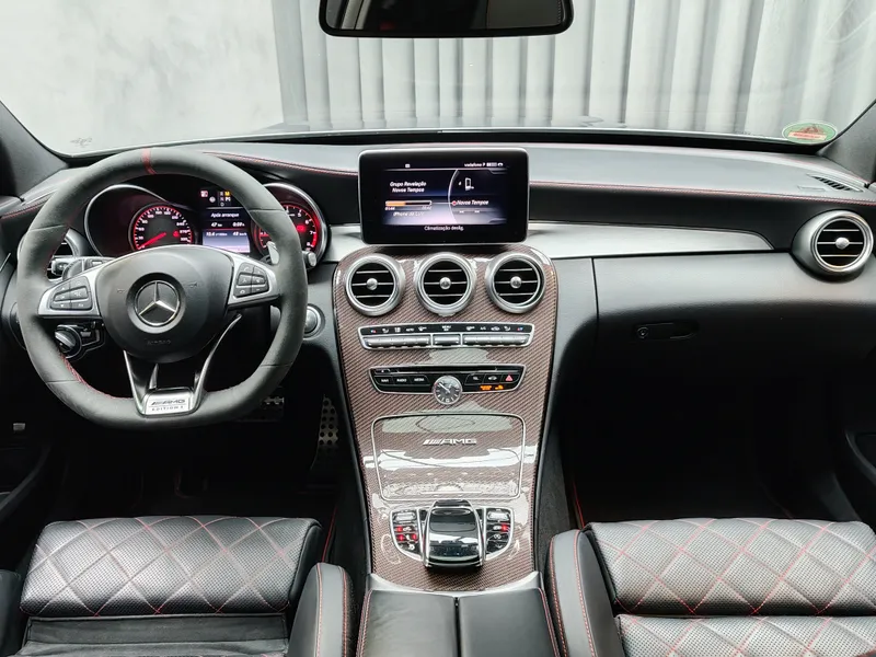 Mercedes Benz C 63 AMG foto 9