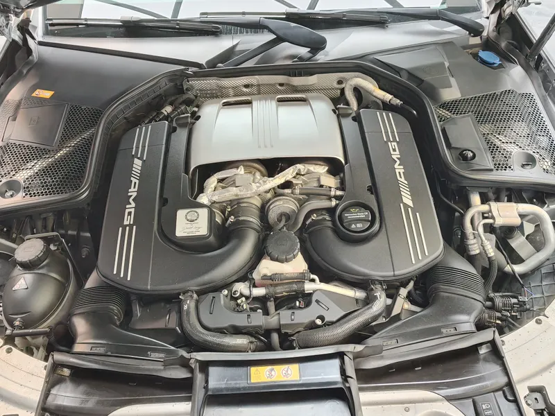 Mercedes Benz C 63 AMG foto 30