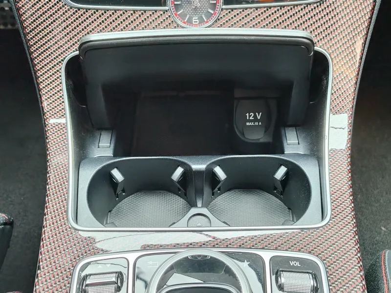 Mercedes Benz C 63 AMG foto 15