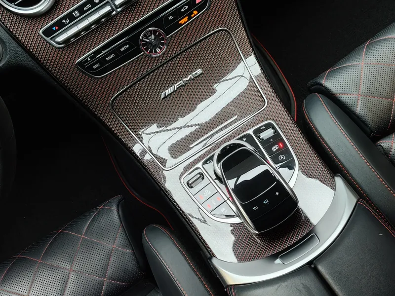 Mercedes Benz C 63 AMG foto 14