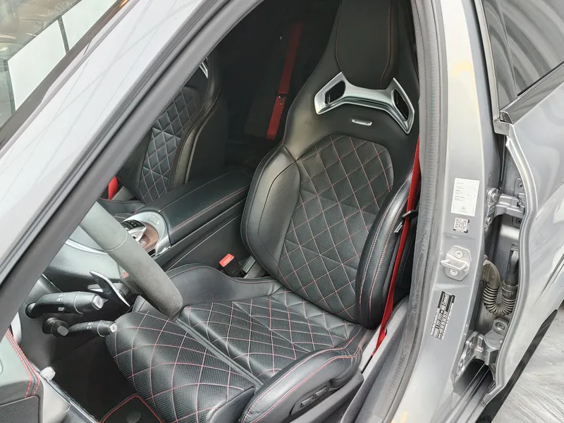 Mercedes Benz C 63 AMG foto 18