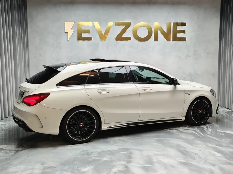 Mercedes Benz CLA 45 AMG foto 6
