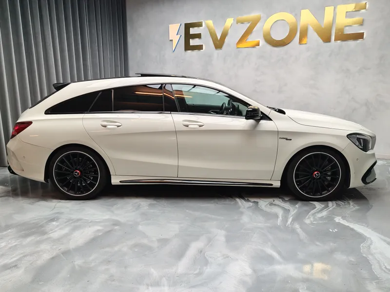 Mercedes Benz CLA 45 AMG foto 7