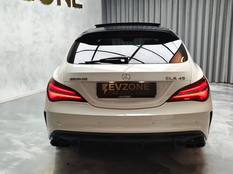Mercedes Benz CLA 45 AMG foto 5