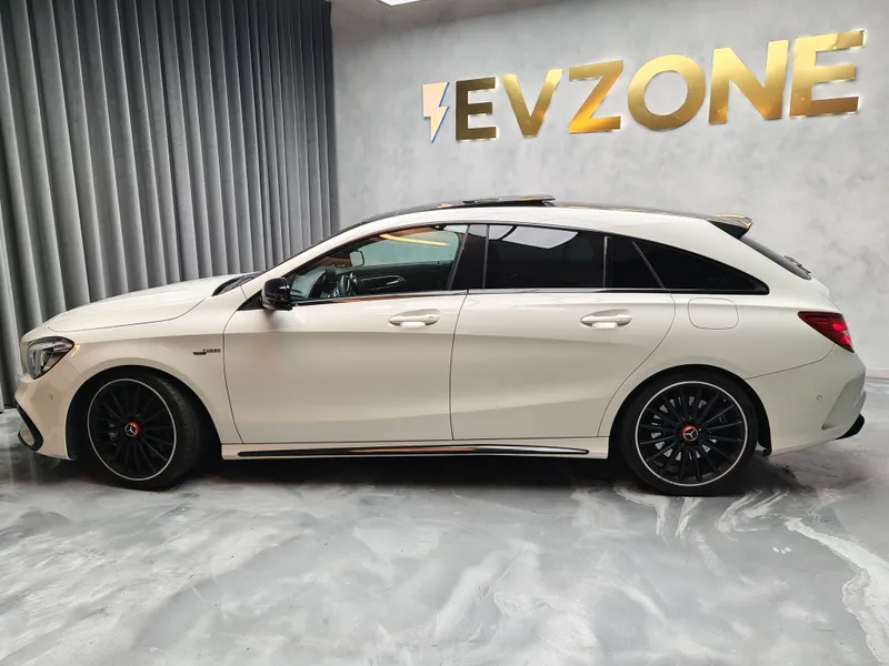 Mercedes Benz CLA 45 AMG foto 4