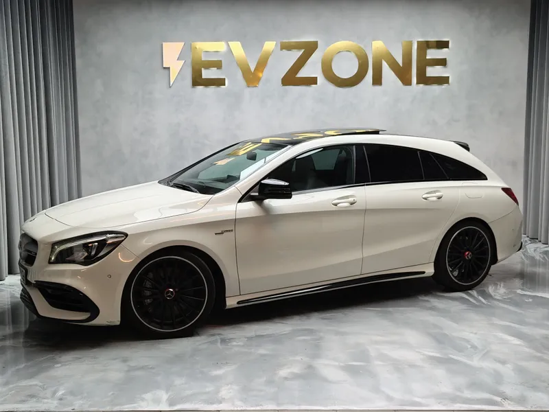 Mercedes Benz CLA 45 AMG foto 3